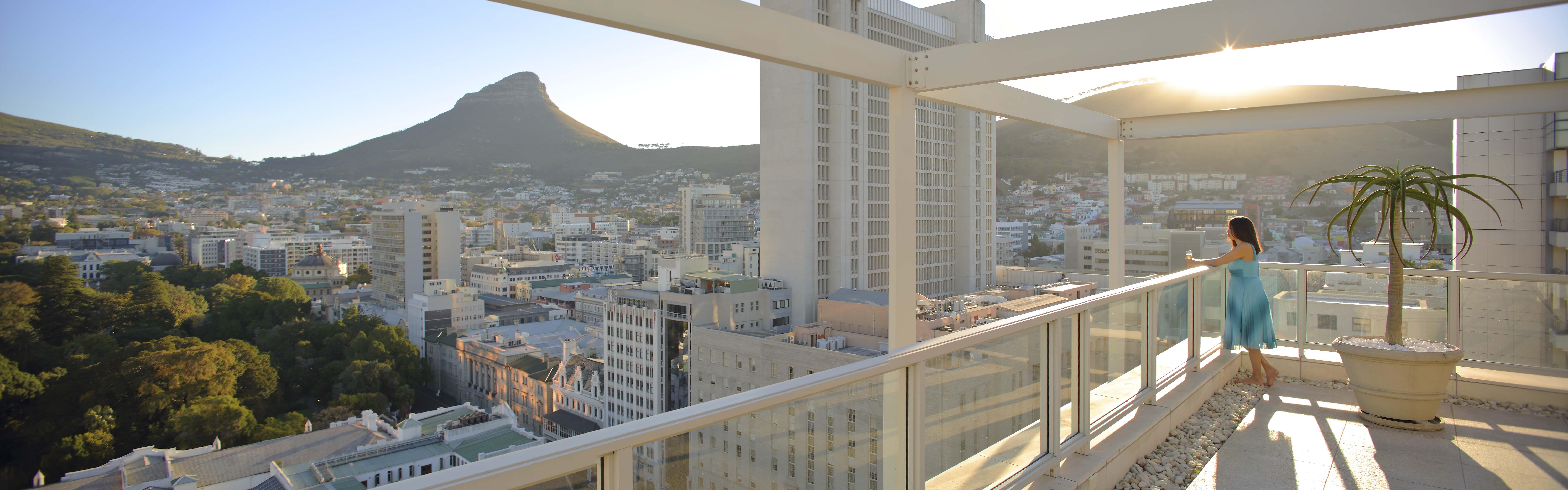 Taj Cape Town Hotell Eksteriør bilde View of the Cape Town skyline from the Cape Town International Convention Centre